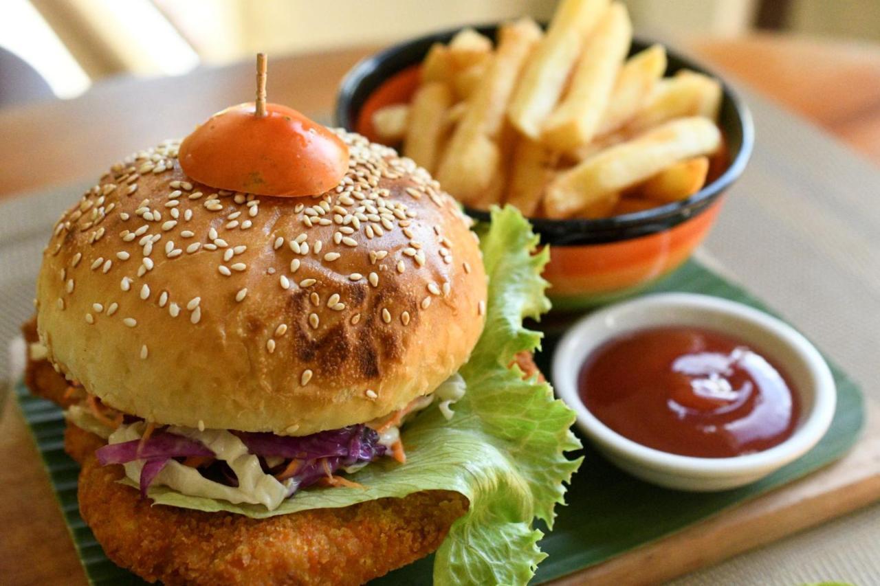 Bruga Villas Restaurant And Spa سيلونغ بيلاناك المظهر الخارجي الصورة